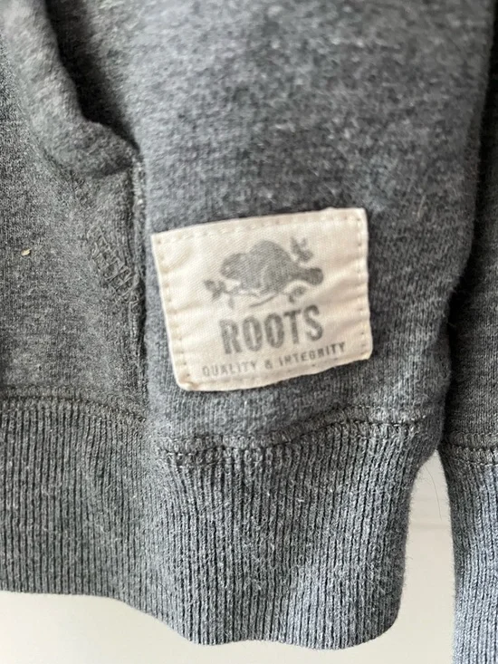 🌿 Roots Equestrian Hoodie – Size Medium | Cozy Classic Pullover 🐴 - Picture 3 of 7